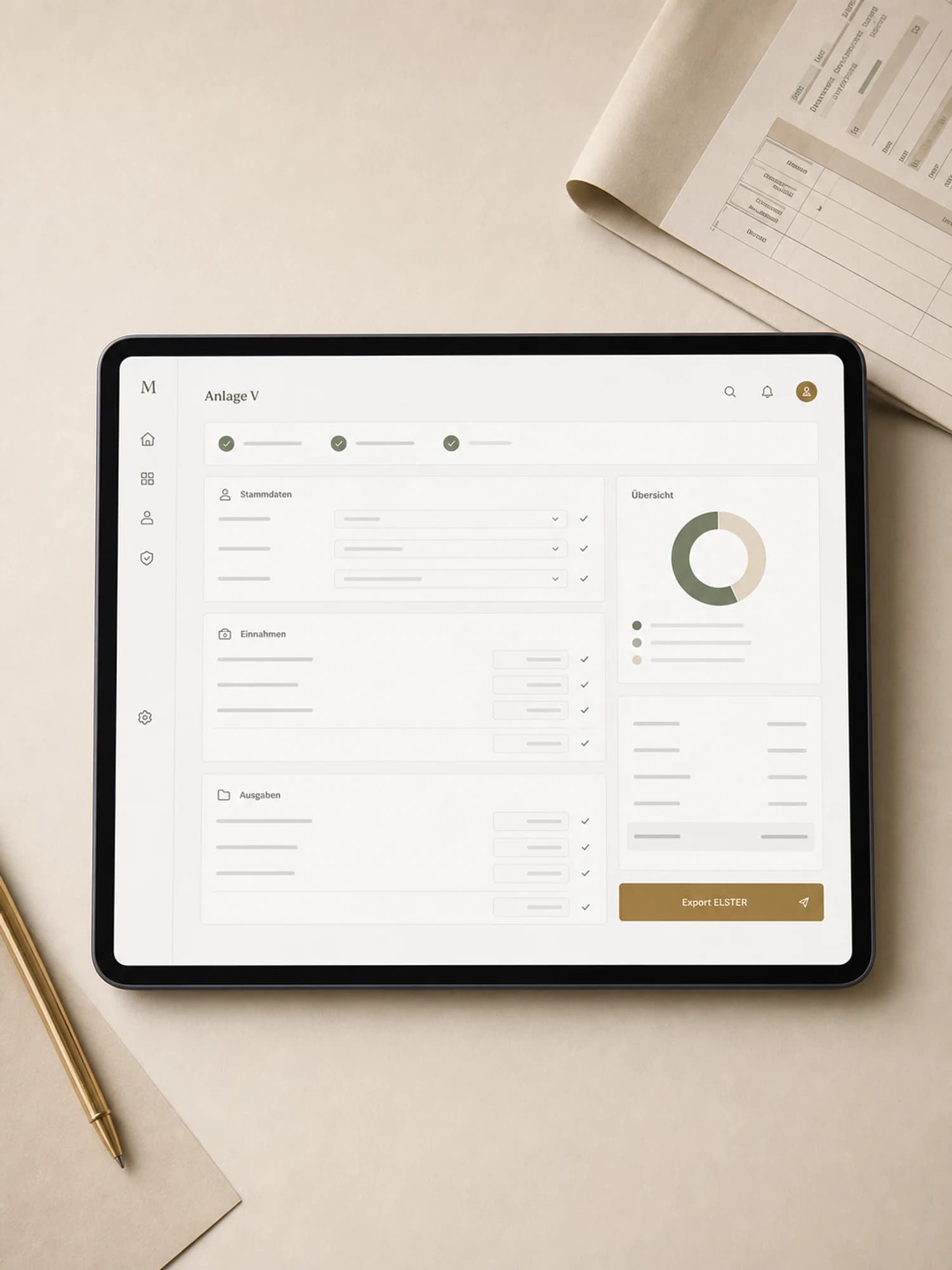 iPad Pro liegt flach auf cremefarbener Papieroberfläche zeigt die Immorium-Anlage-V-Oberfläche mit vorausgefüllten Eingabefeldern, kleinen Häkchen und einem ELSTER-Export-Button